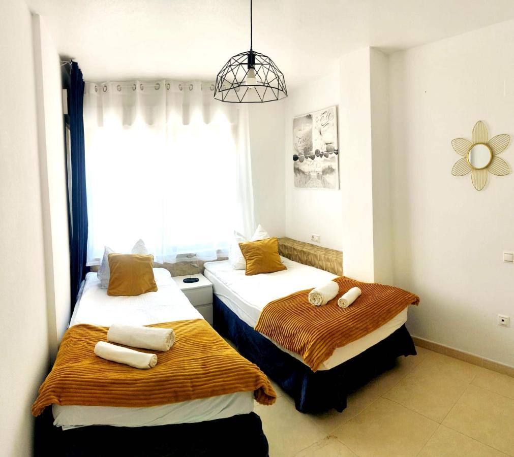 Apartamento La Playa Blanca 1 Orbiplaya, Pool, Beach Front, Wifi Torrevieja Exterior foto